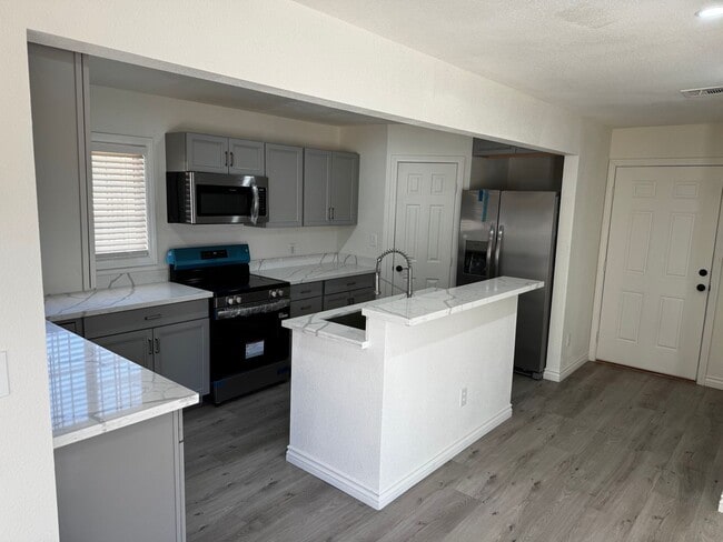 Photo - Downtown Single Story - Corner Lot - Remod...