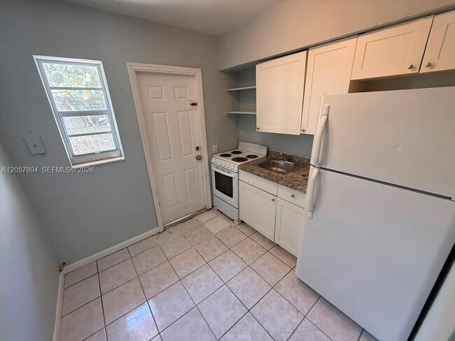 Photo - 3129 SW 9th St Unit 2