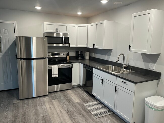 Building Photo - 408 Academy St Unit 1 Rental