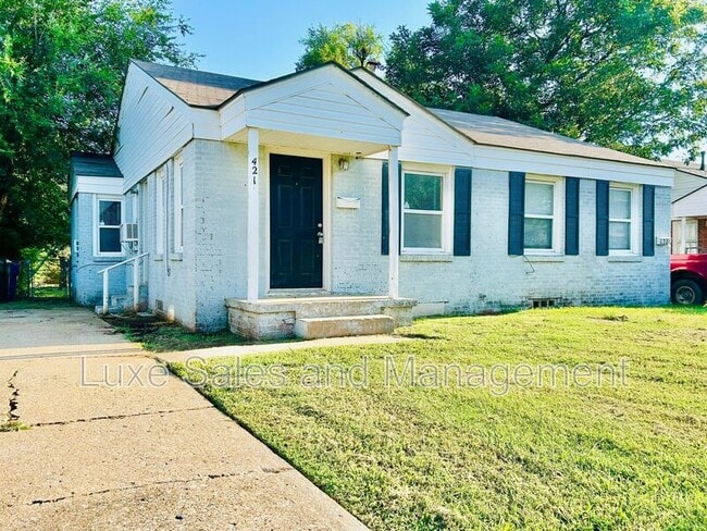Photo - 421 E Showalter Dr