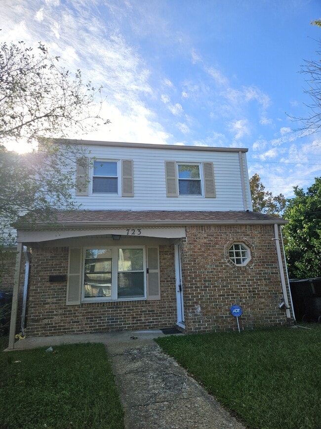Photo - 723 Atterbury Ct