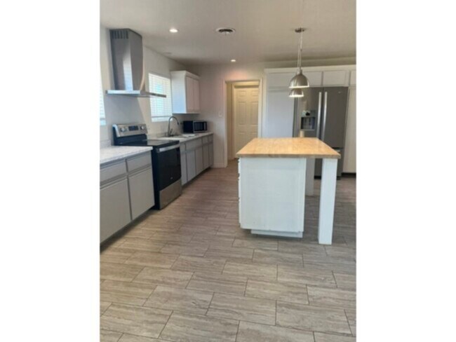 Photo - 3 bedroom 2 bathroom newly remodeled