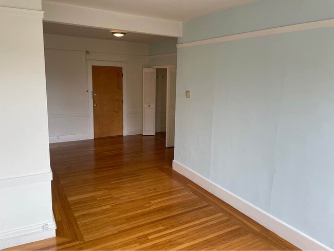Studio facing entrance - 635 Irving St Unit 5