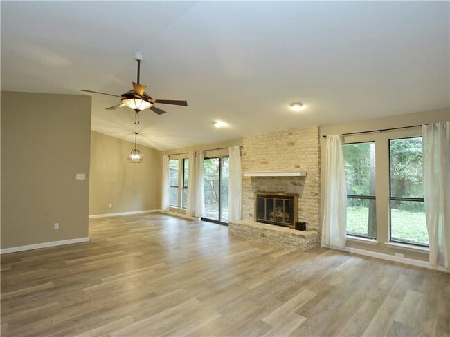 Building Photo - 6206 Sun Vista Dr