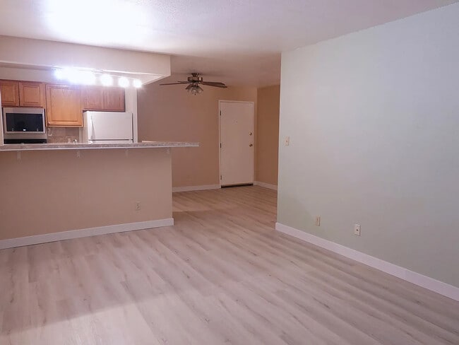 Building Photo - 1200 Golden Cir Unit 311