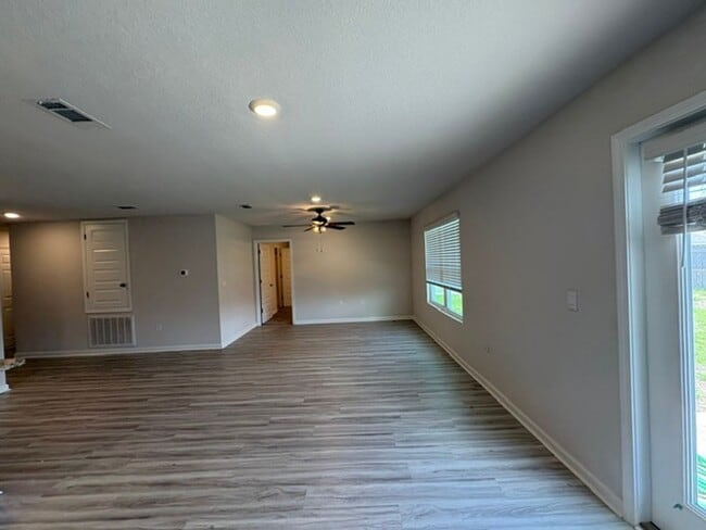 Photo - 807 Otto Loop