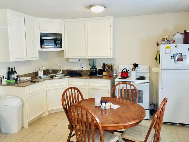 Photo - 802 E 28th St Unidad B