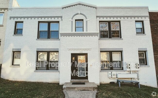 Building Photo - 1243 Penn St NE Rental