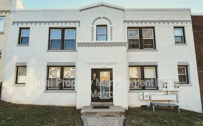 Building Photo - 1243 Penn St NE Rental