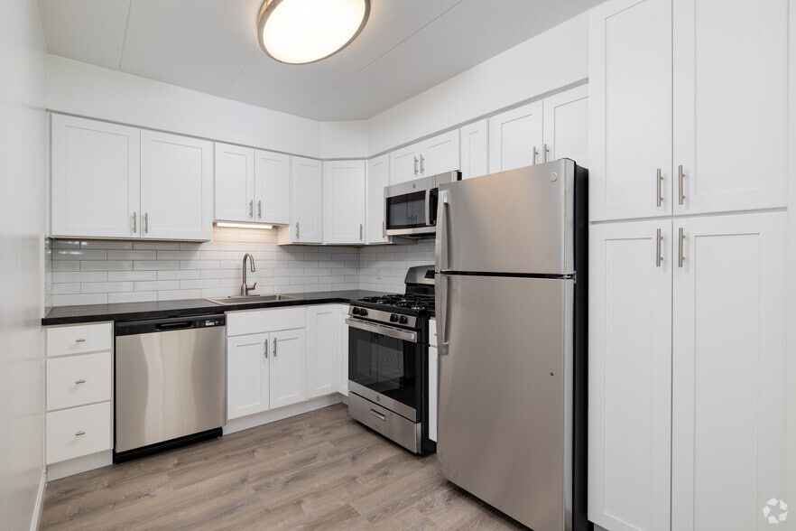 Kitchen - 2Bd, 1Ba, w shared Garage/Basement, 800-850SF