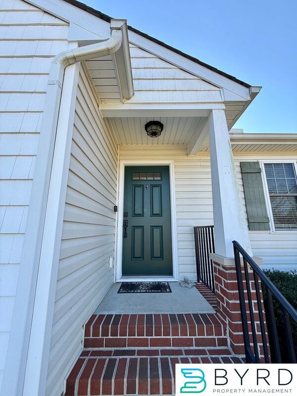 Photo - 1001 Greenview Dr