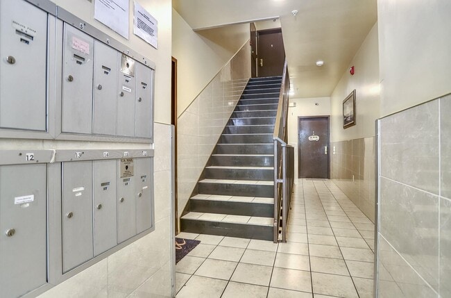 Building Photo - 715 28th St Unit 14 Rental