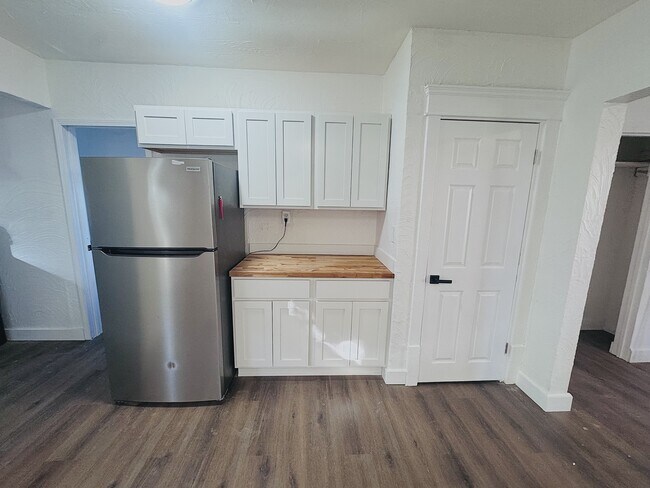 Photo - 308 Cole Ave