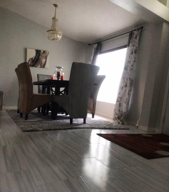 Building Photo - 1523 Elmhurst Cir SE Rental