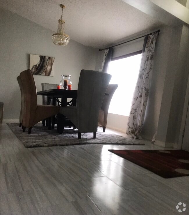 Building Photo - 1523 Elmhurst Cir SE Rental
