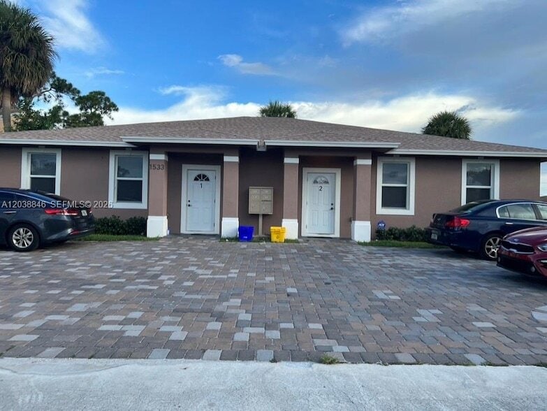 Photo - 1533 W 26th Ct Unit 2b
