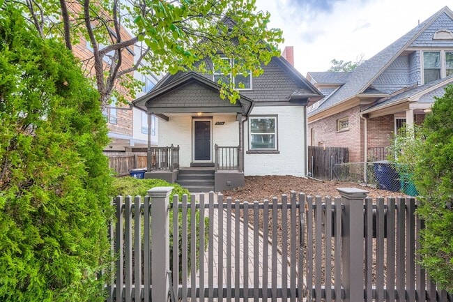 Building Photo - Stylish Home in the Heart of Highland with...