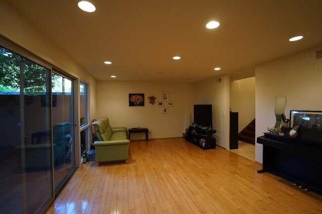 Photo - 3br/1.5ba Meadows of Terra Linda Townhouse...