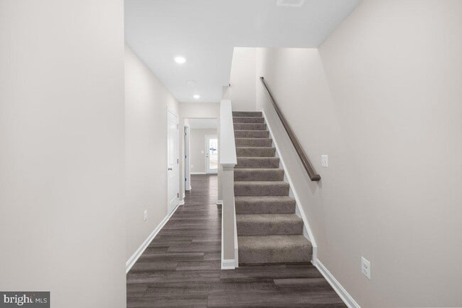 Photo - 569 Seeback Dr