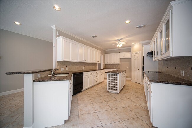 Photo - 4423 Lakeshore Forest Dr