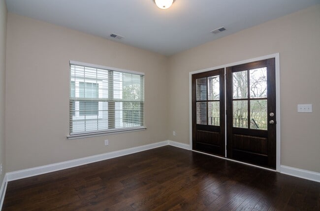 Photo - 2045 Moultrie Cir