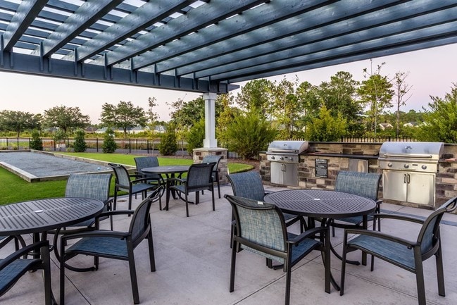 Element Barclay apartments — community photo