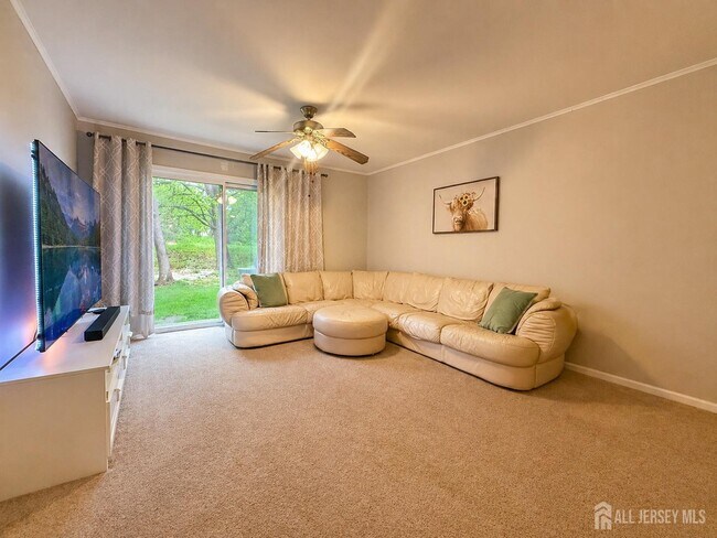 Photo - 161 Applegate Ln