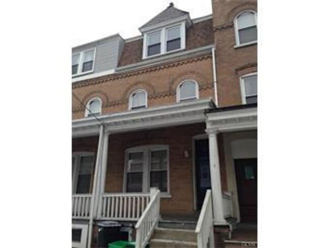 Building Photo - 218 N Madison St Unit 2 Rental