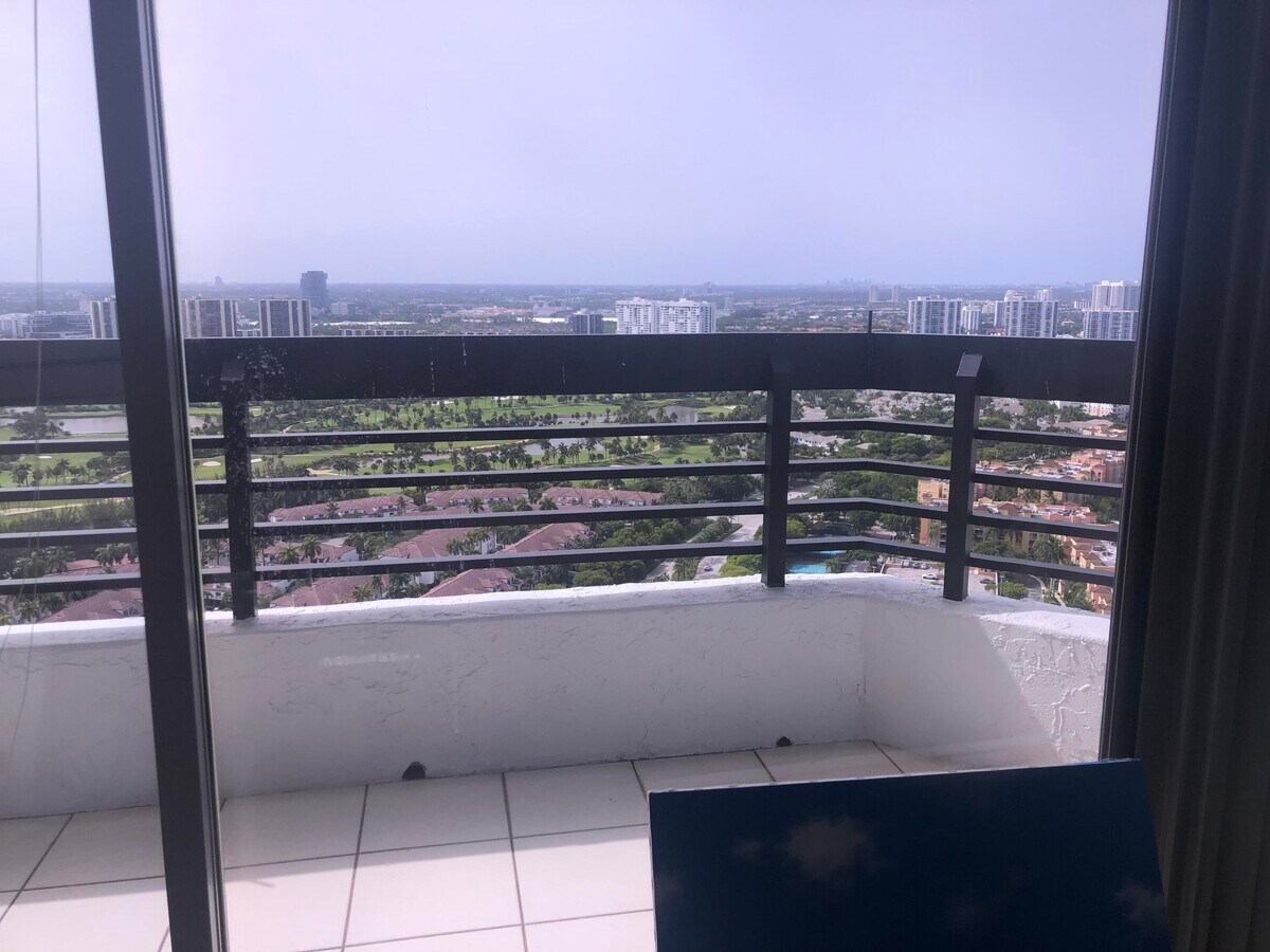 Photo - 3500 Mystic Pointe Dr Unidad 3805 Rental