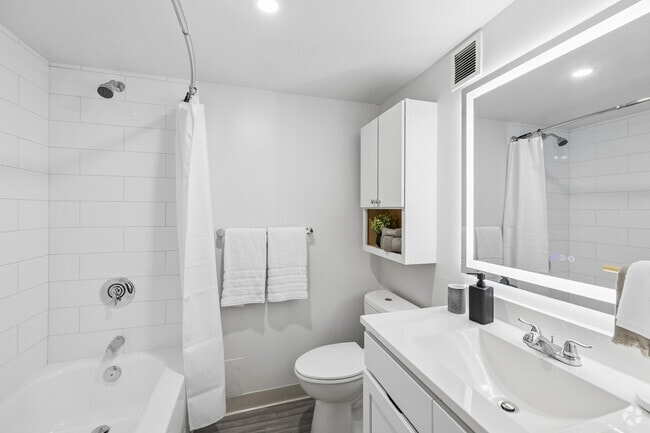 2BR, 1BA - 897SF - Bathroom
