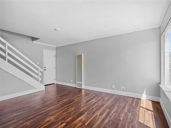 Photo - Peninsula Pines Apartments