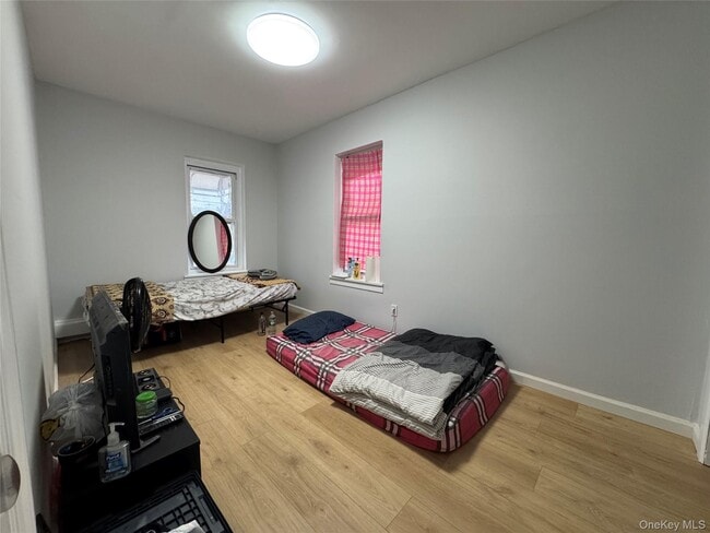 Photo - 150-19 26th Ave