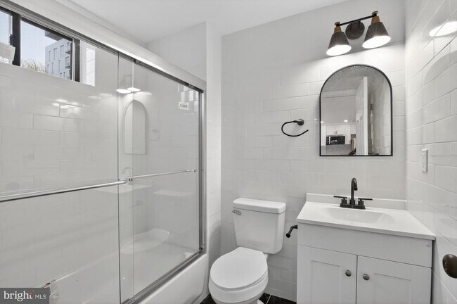 Photo - 712 N American St Unit 3