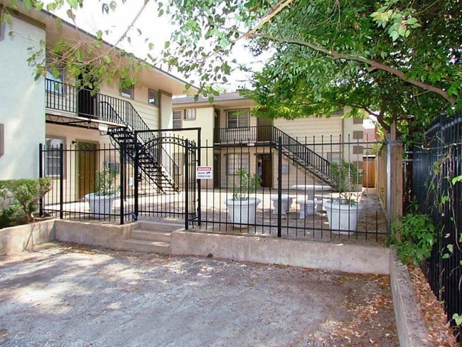 Photo - 2522 Binz St Apartment Unit 4