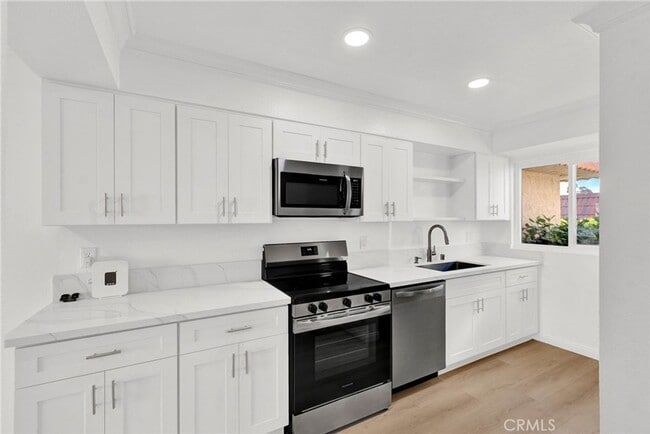 Building Photo - 2 Bedroom Townhome in San Marcos