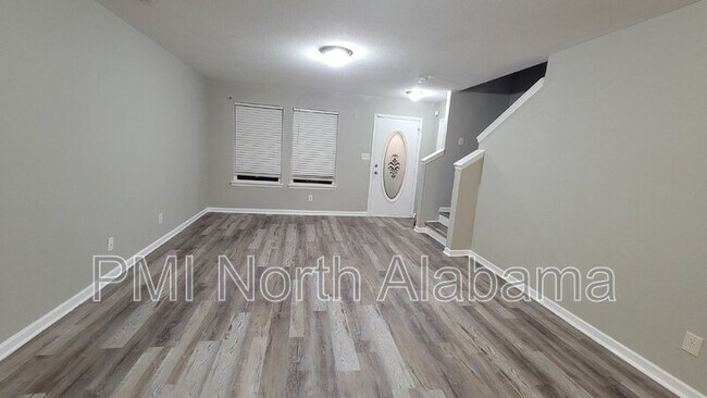 Photo - 214 Farmington Dr