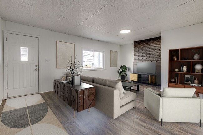 Building Photo - Available August 2026 - Fully Renovated 2 Bedroom in AMAZING Location!!