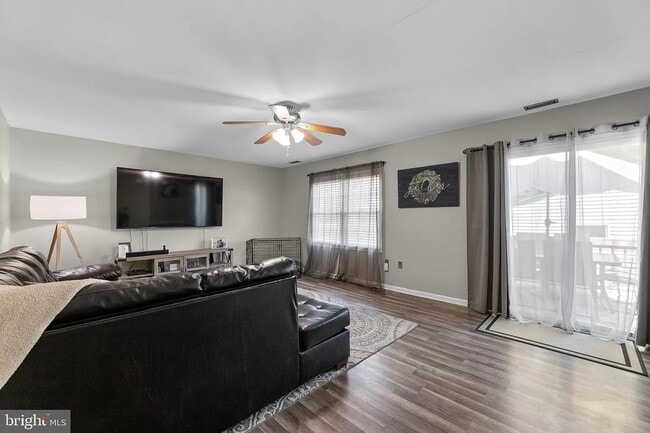 Photo - 1196 Spruce Ave