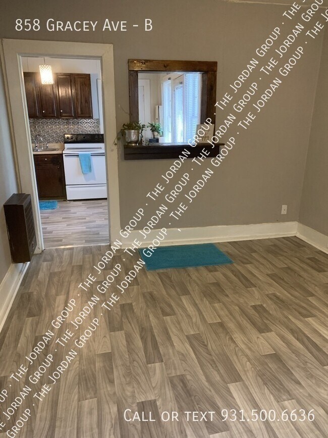 Photo - 858 Gracey Ave