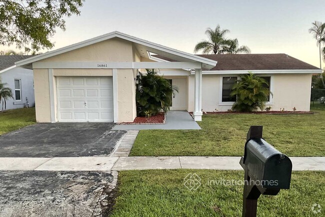 Building Photo - 16861 Royal Poinciana Dr Rental