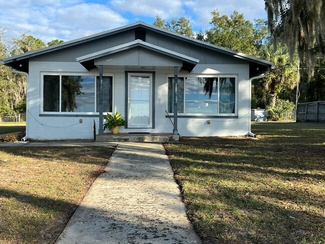 Waterfront Cottage - Waterfront Cottage House