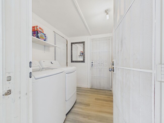 Building Photo - Updated 1BR in Prime Oakland Location | Flexible Furnishing Options