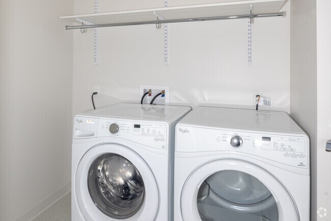 3BR, 2BA - 2,000SF - Laundry