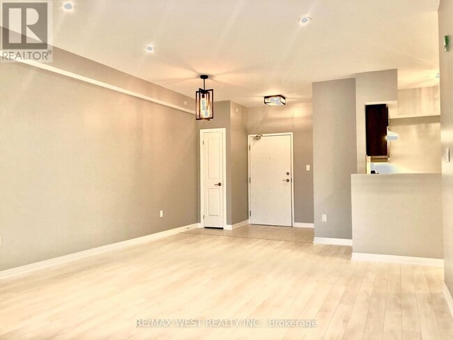 Photo - 304 Essa Rd Unit 305