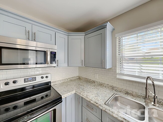 Photo - 1608 Robards Way