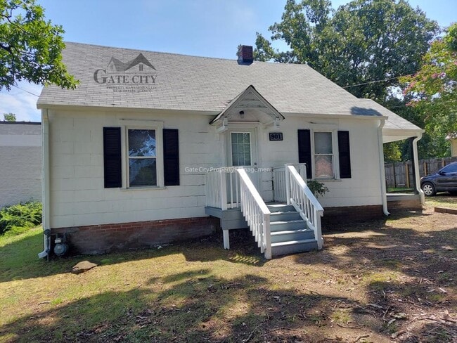 Building Photo - 901 Old Thomasville Rd