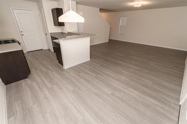 Photo - 5822 Northern Oak St
