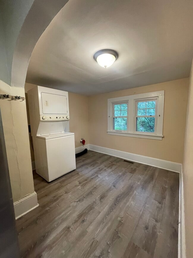 Photo - 421 Duke St SW