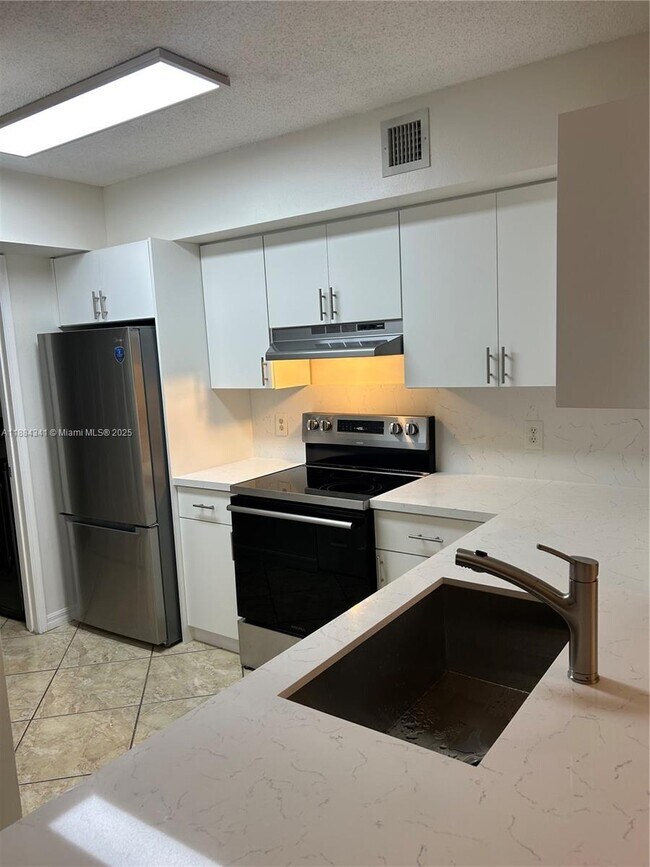 Building Photo - 2433 Centergate Dr Unit 204 Rental