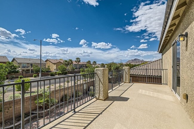 Building Photo - Dont Miss This Gorgeous 4 bed 3 bath plus Loft!